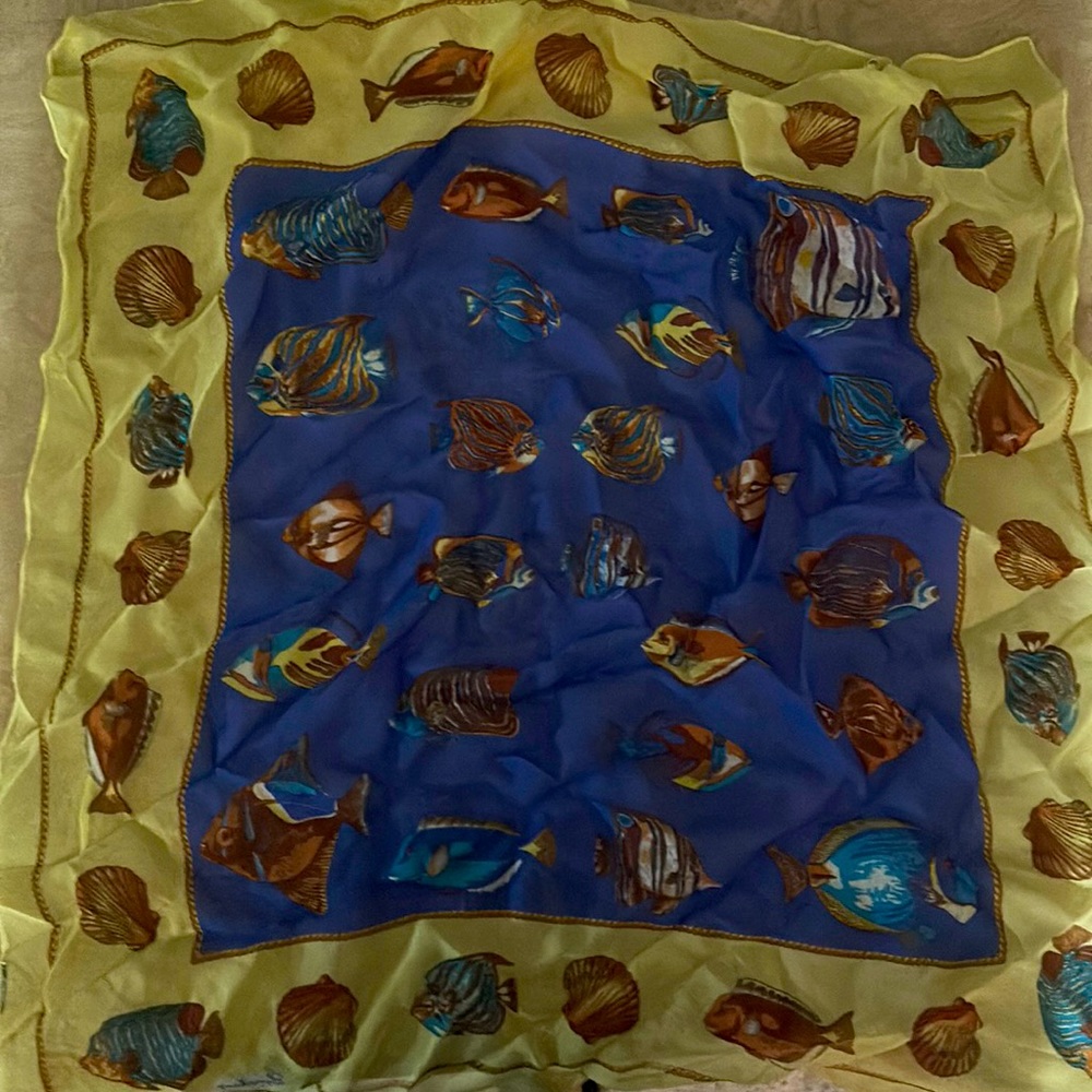 Symphany vintage fish scarf